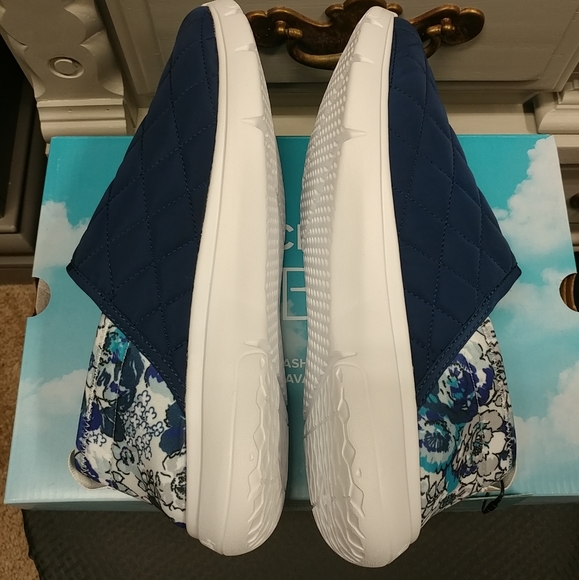 Vera Bradley VB Cloud Convertible Slip-On Shoe Women's 10 Navy Blue & Floral - Picture 5 of 16